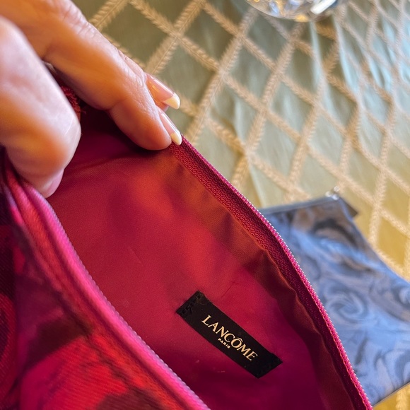 2 Lancôme Cosmetic Bags - Picture 6 of 10
